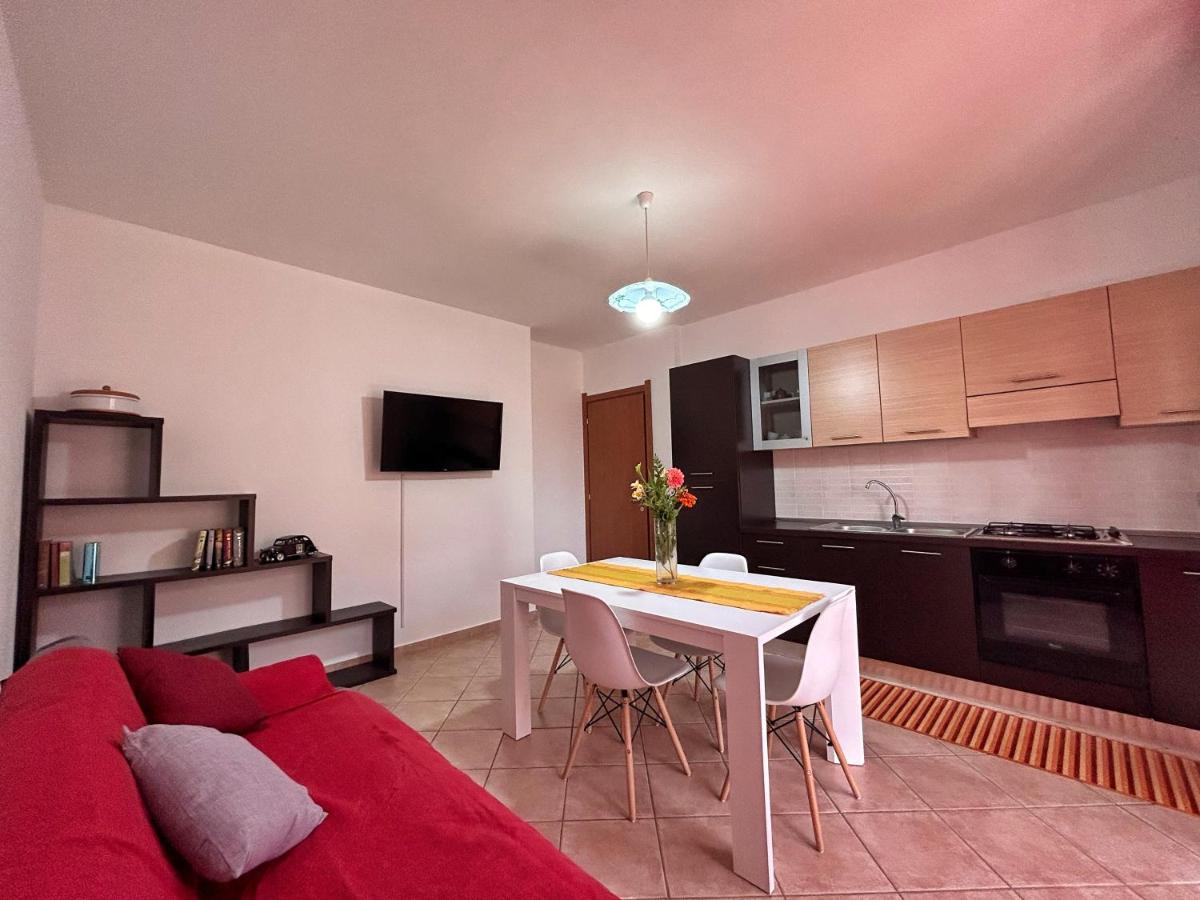 Zefiro Apartment Cabras Bagian luar foto